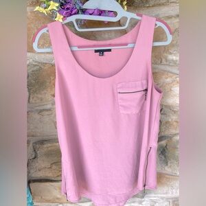 This is a women’s medium silky touch sleeveless top